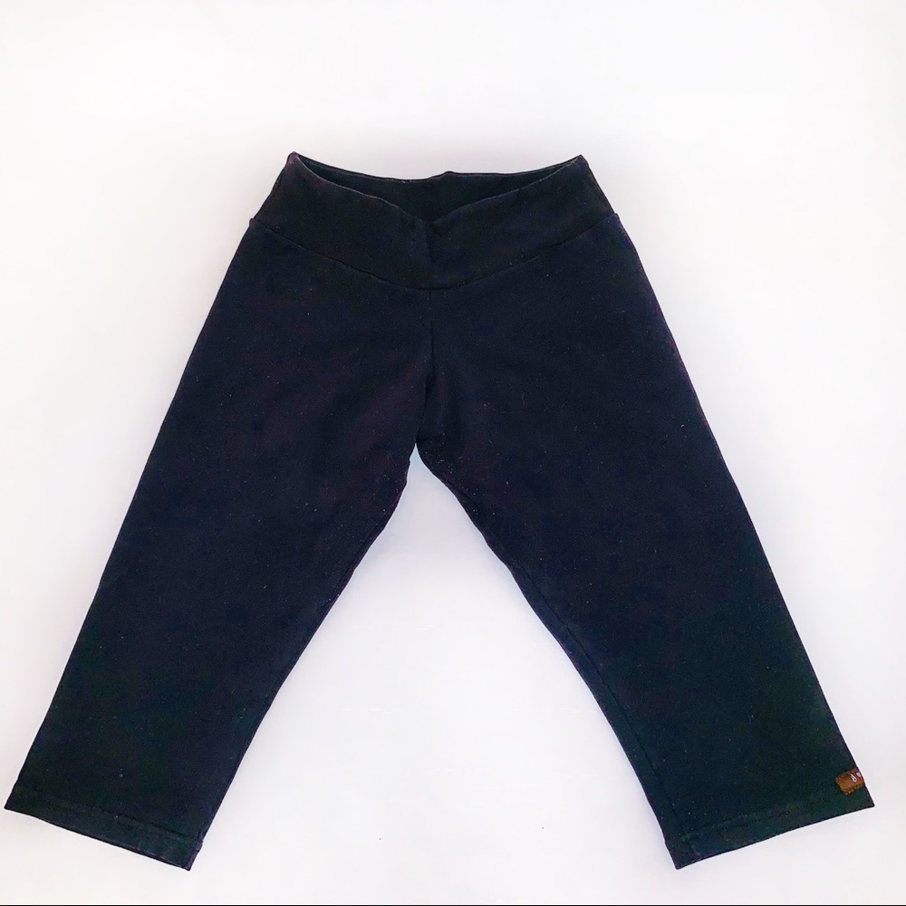 Yogabela Capri Black Yoga Pants Size S.